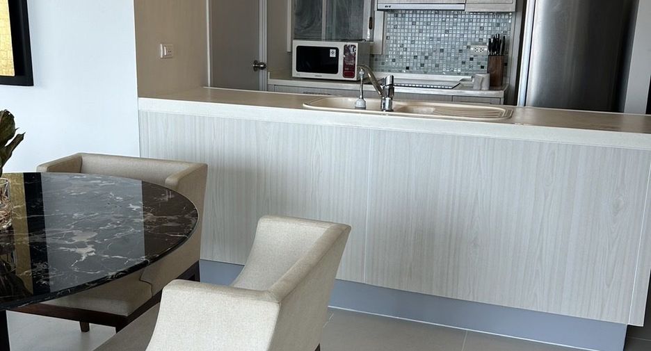 For rent 2 bedrooms condo in Pathum Wan, Bangkok
