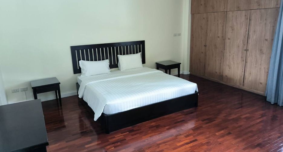 For rent 2 bedrooms apartment in Khlong Toei, Bangkok