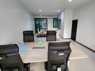 For rent 4 bedrooms townhouse in Phra Khanong, Bangkok