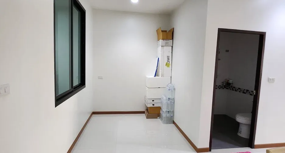 Casa adosada en alquiler de 4 habitaciones en Phra Khanong, Bangkok