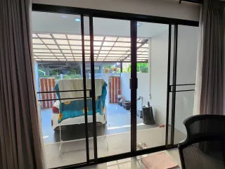 For rent 4 bedrooms townhouse in Phra Khanong, Bangkok