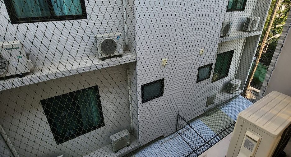 Casa adosada en alquiler de 4 habitaciones en Phra Khanong, Bangkok