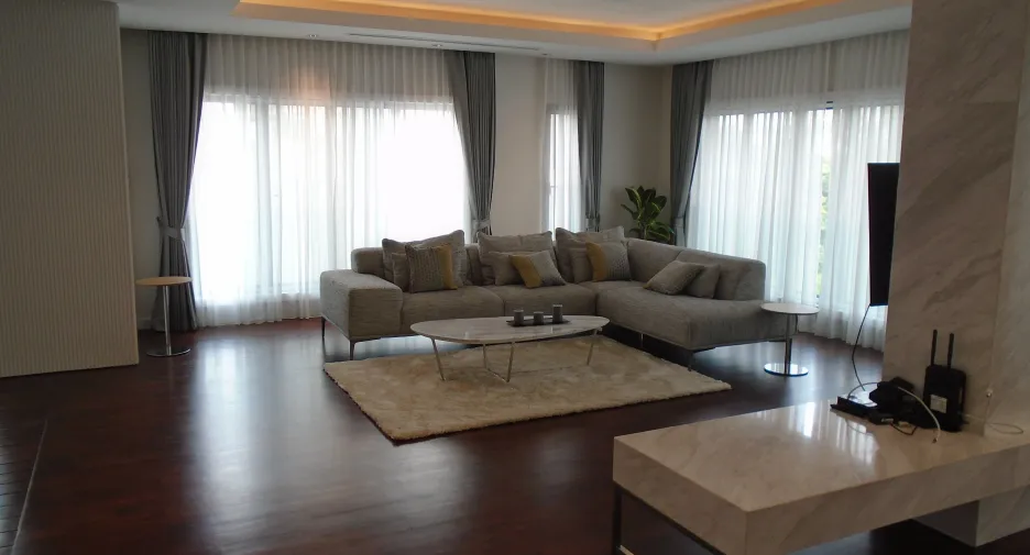 For rent 3 bedrooms apartment in Pathum Wan, Bangkok