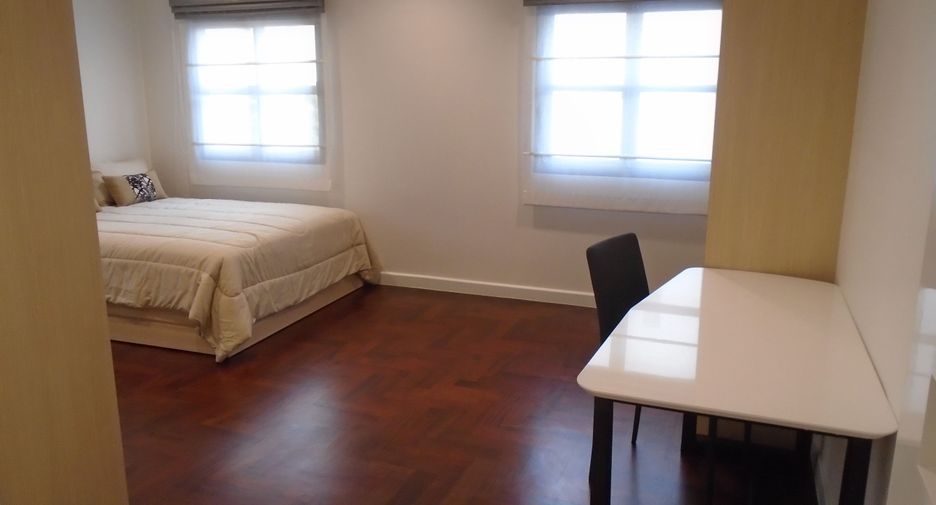 For rent 3 bedrooms apartment in Pathum Wan, Bangkok