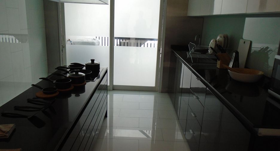 For rent 3 bedrooms apartment in Pathum Wan, Bangkok