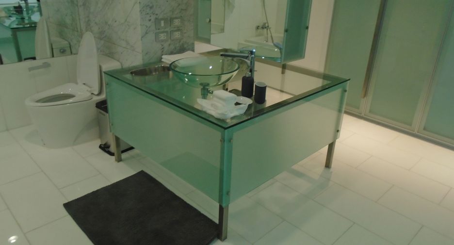 For rent 3 bedrooms apartment in Pathum Wan, Bangkok