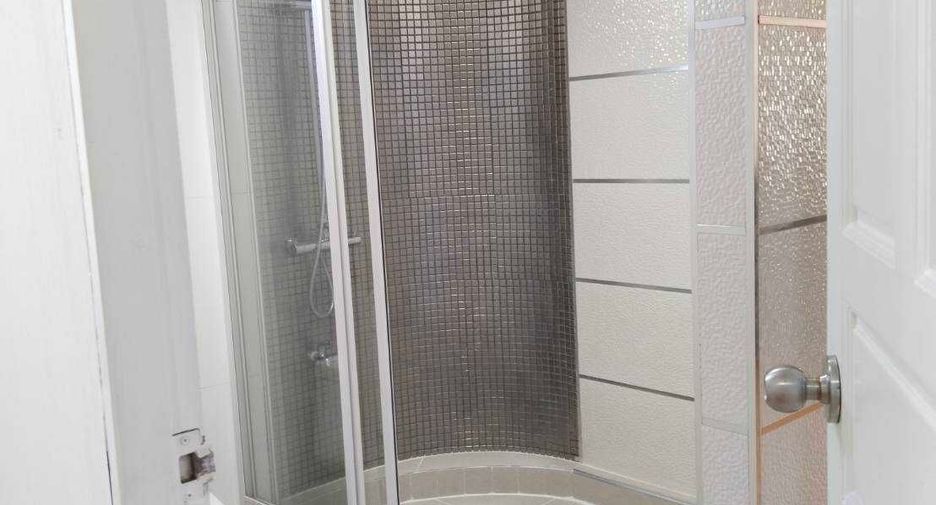For rent 4 bedrooms condo in Watthana, Bangkok