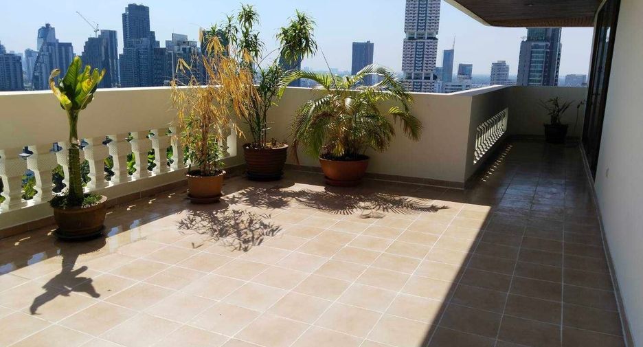 For rent 4 bedrooms condo in Watthana, Bangkok