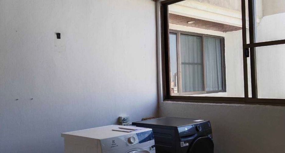 For rent 4 bedrooms condo in Watthana, Bangkok