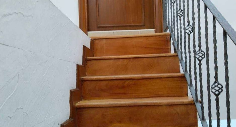 For rent 4 bedrooms condo in Watthana, Bangkok