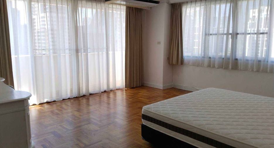 For rent 4 bedrooms condo in Watthana, Bangkok