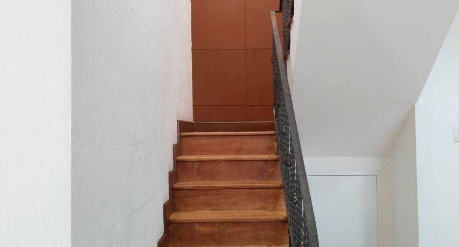 For rent 4 bedrooms condo in Watthana, Bangkok