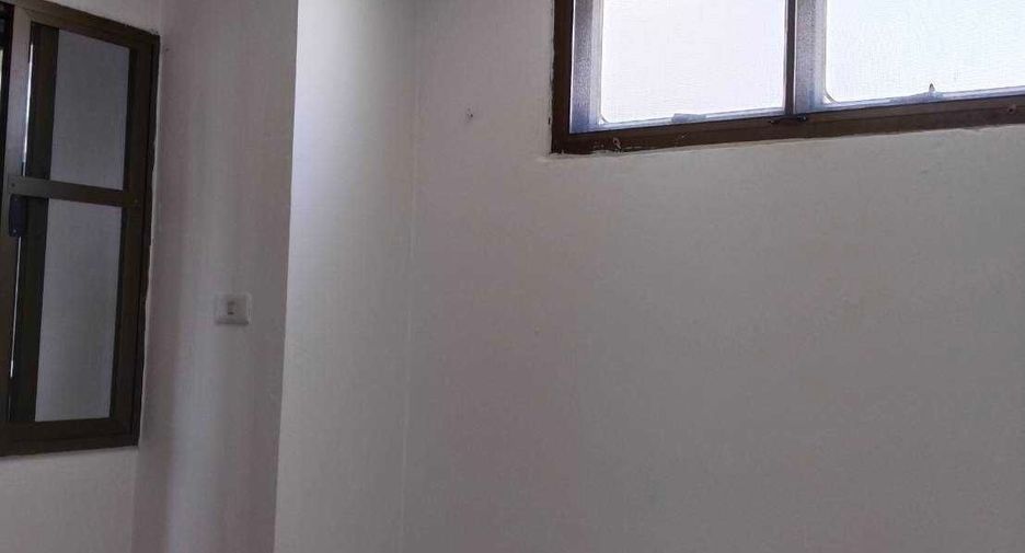 For rent 4 bedrooms condo in Watthana, Bangkok