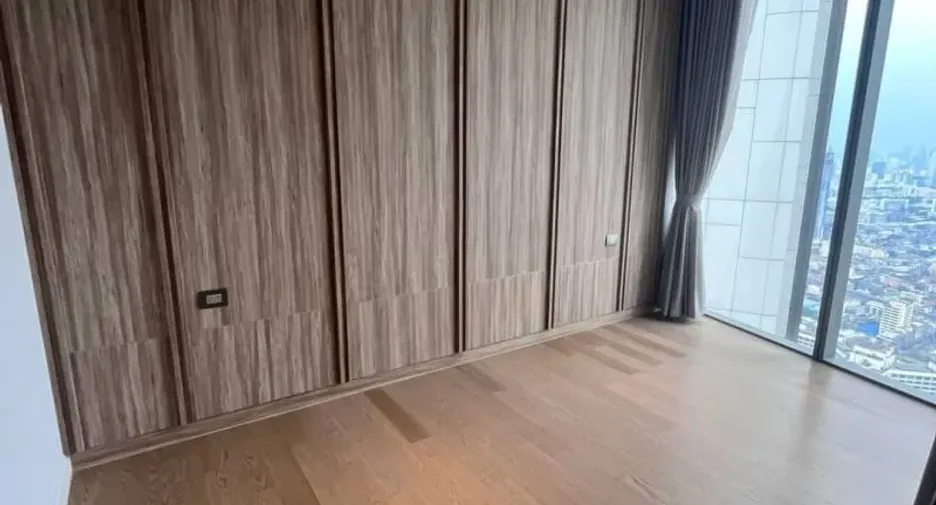 For rent 4 bedrooms condo in Khlong San, Bangkok