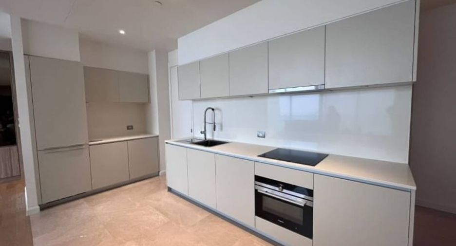 For rent 4 bedrooms condo in Khlong San, Bangkok
