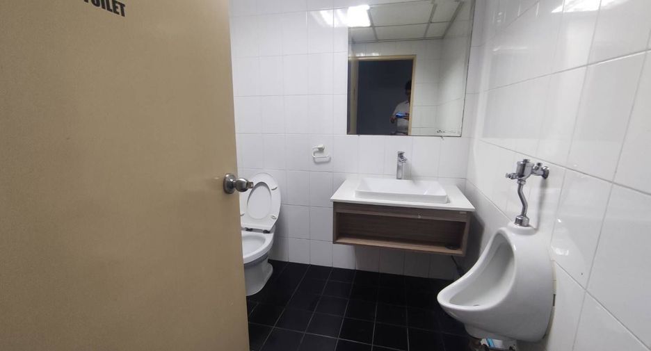 For rent retail Space in Watthana, Bangkok