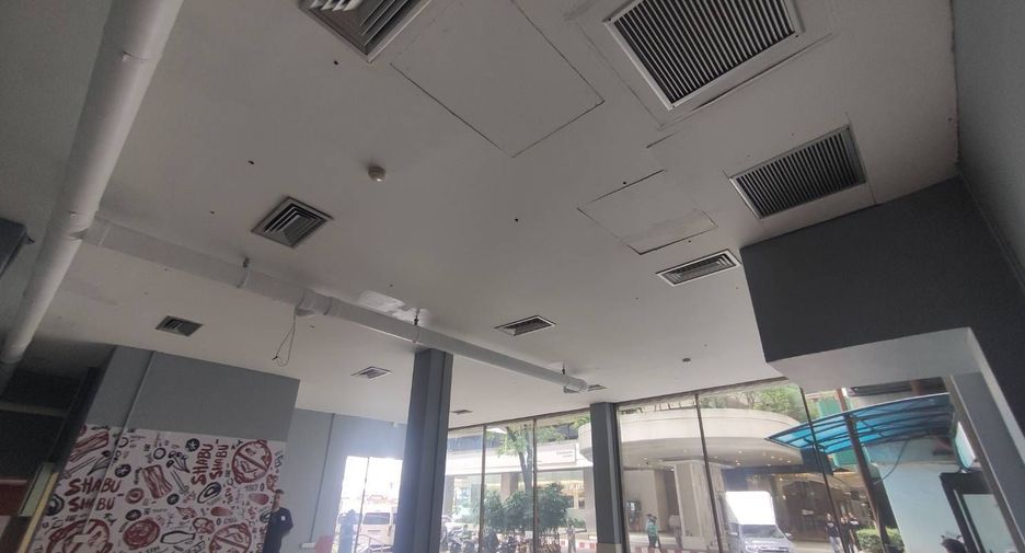For rent retail Space in Watthana, Bangkok