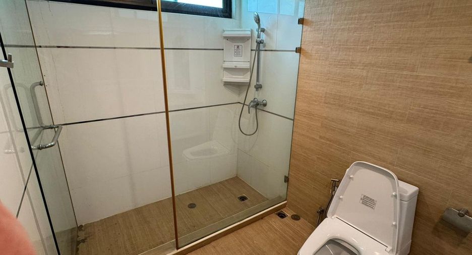 For rent 3 bedrooms condo in Khlong Toei, Bangkok