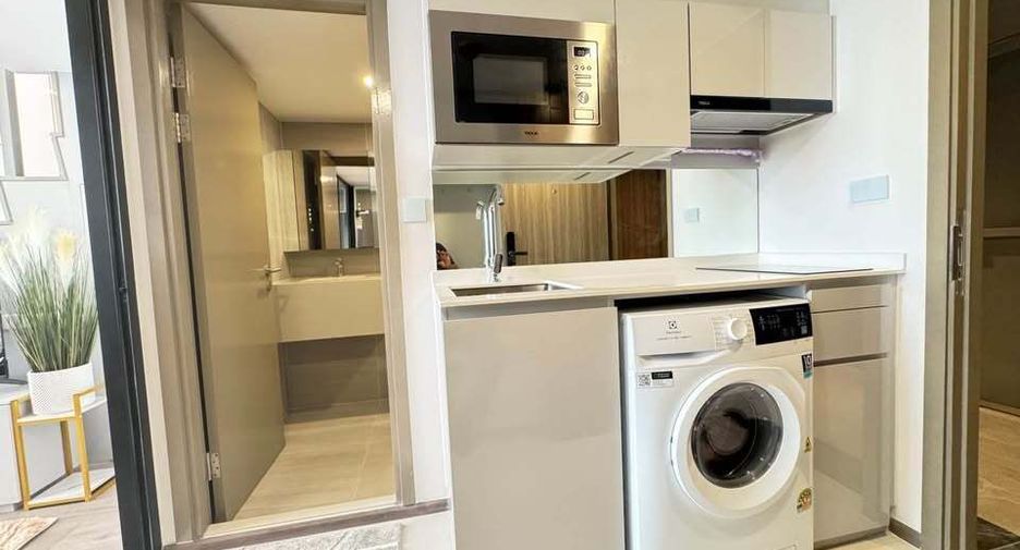 For rent studio condo in Khlong Toei, Bangkok