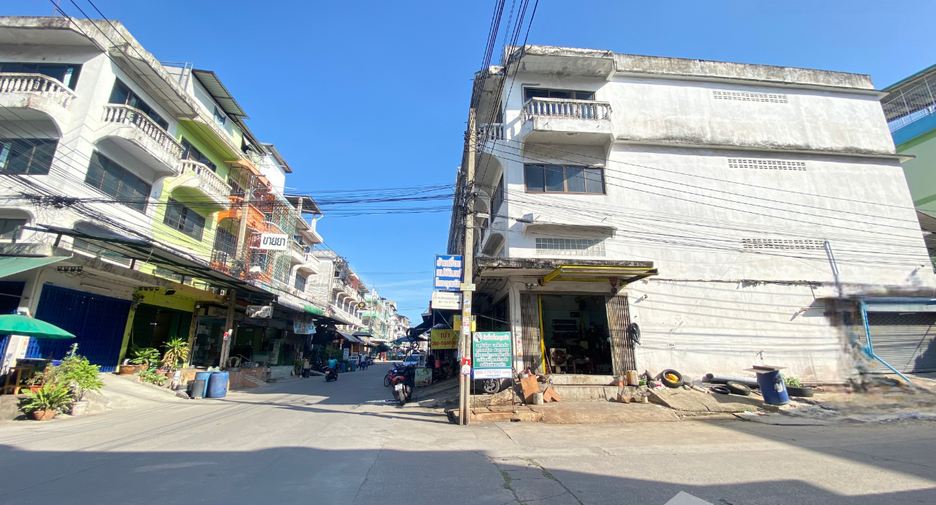 For rent 4 bedrooms townhouse in Bang Bon, Bangkok