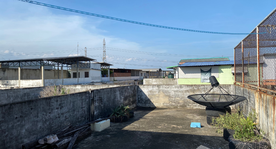 For rent 4 bedrooms townhouse in Bang Bon, Bangkok