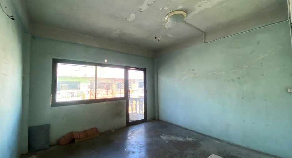 For rent 4 bedrooms townhouse in Bang Bon, Bangkok