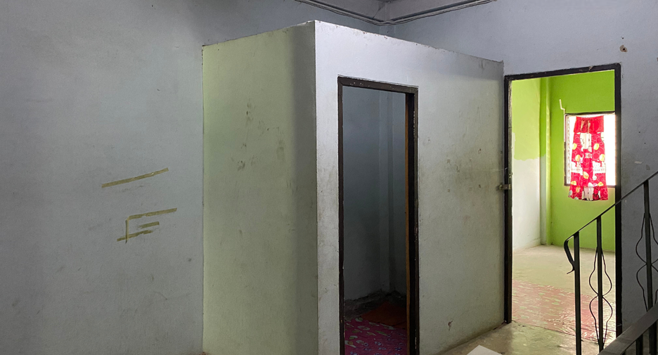 For rent 4 bedrooms townhouse in Bang Bon, Bangkok