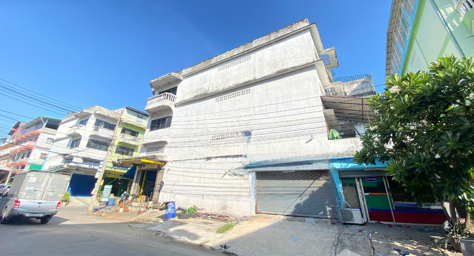 For rent 4 bedrooms townhouse in Bang Bon, Bangkok