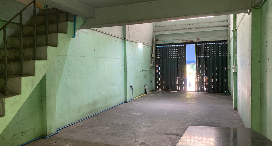 For rent 4 bedrooms townhouse in Bang Bon, Bangkok