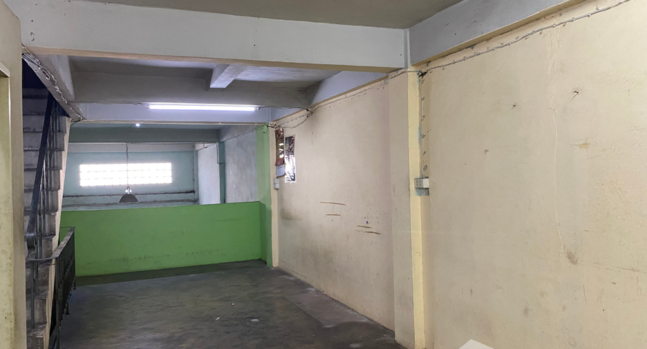 For rent 4 bedrooms townhouse in Bang Bon, Bangkok
