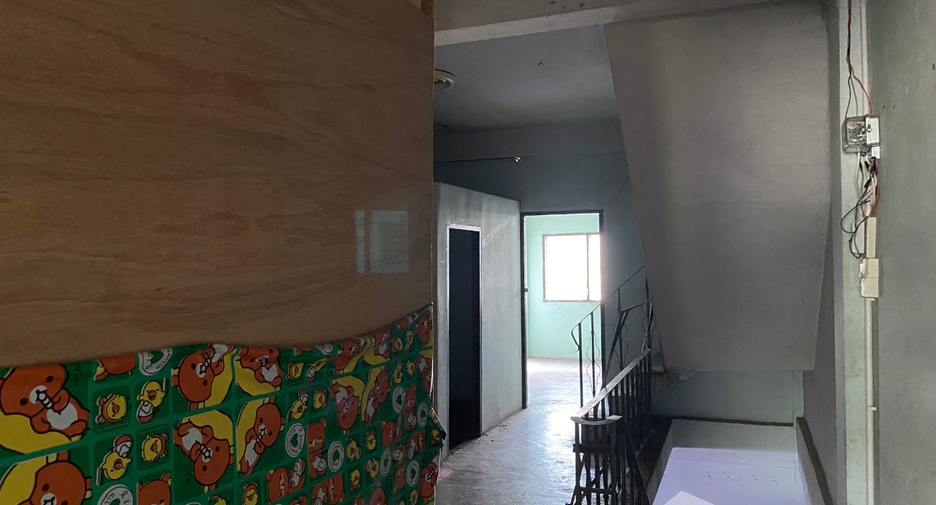 For rent 4 bedrooms townhouse in Bang Bon, Bangkok