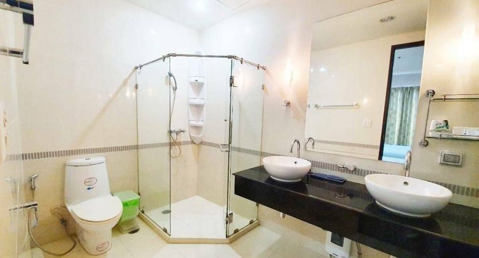For rent 3 bedrooms condo in Ratchathewi, Bangkok