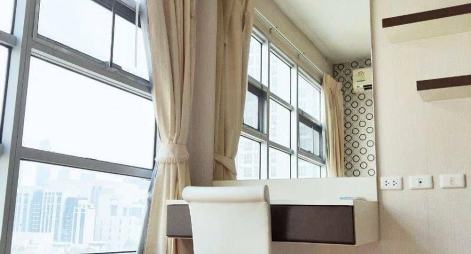 For rent 3 bedrooms condo in Ratchathewi, Bangkok