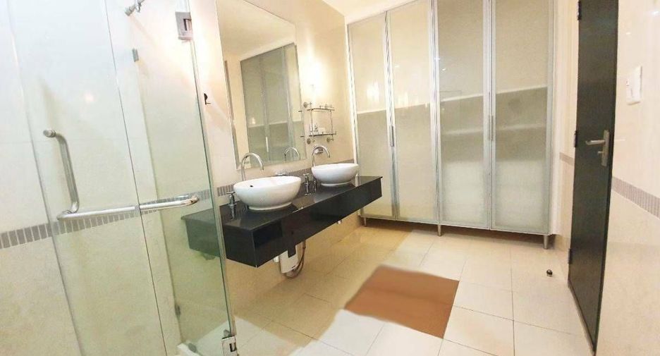 For rent 3 bedrooms condo in Ratchathewi, Bangkok