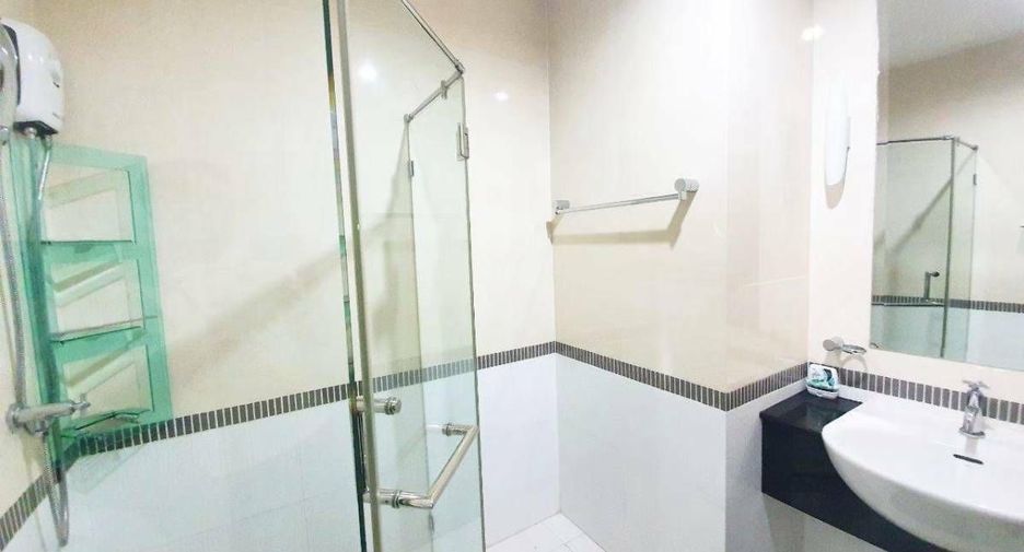 For rent 3 bedrooms condo in Ratchathewi, Bangkok