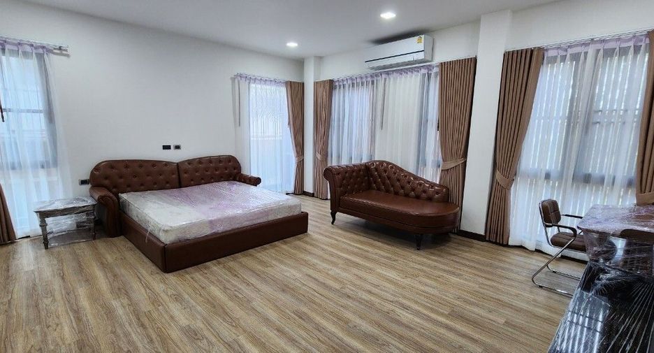 Haus zur Miete mit 3 Zimmer in Watthana, Bangkok
