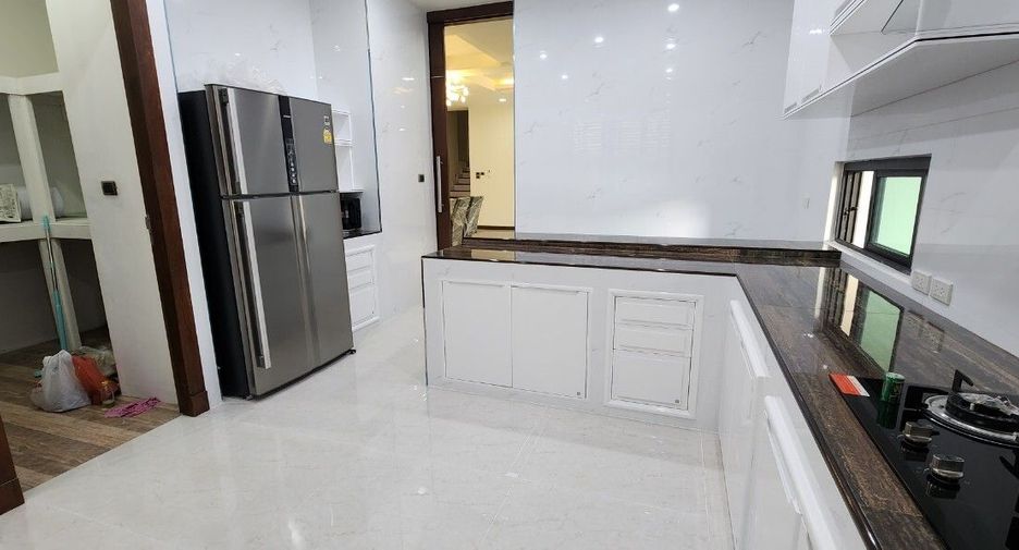 Haus zur Miete mit 3 Zimmer in Watthana, Bangkok