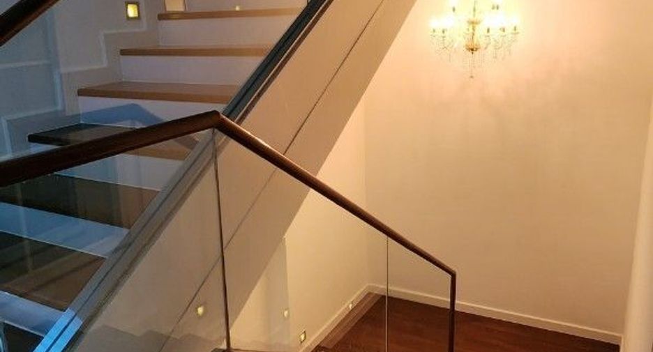 Haus zur Miete mit 3 Zimmer in Watthana, Bangkok