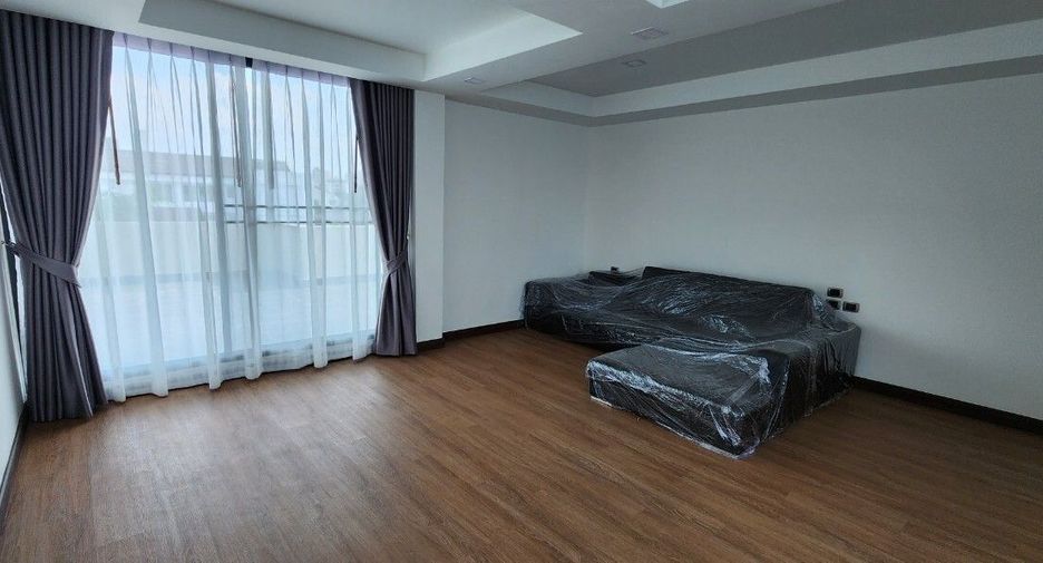 Haus zur Miete mit 3 Zimmer in Watthana, Bangkok