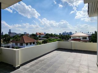 Haus zur Miete mit 3 Zimmer in Watthana, Bangkok