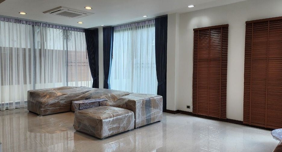 Haus zur Miete mit 3 Zimmer in Watthana, Bangkok