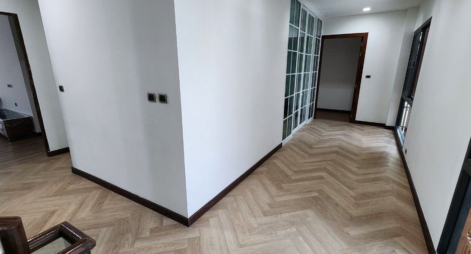 Haus zur Miete mit 3 Zimmer in Watthana, Bangkok