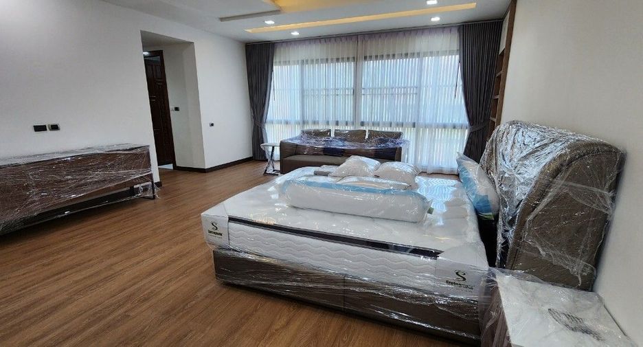 Haus zur Miete mit 3 Zimmer in Watthana, Bangkok