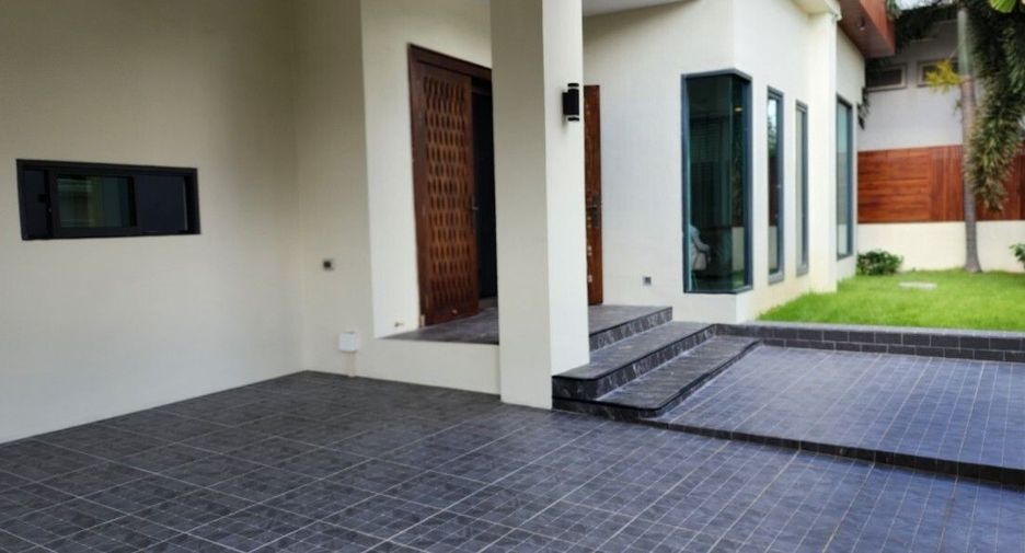 Haus zur Miete mit 3 Zimmer in Watthana, Bangkok
