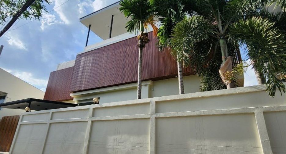 Haus zur Miete mit 3 Zimmer in Watthana, Bangkok