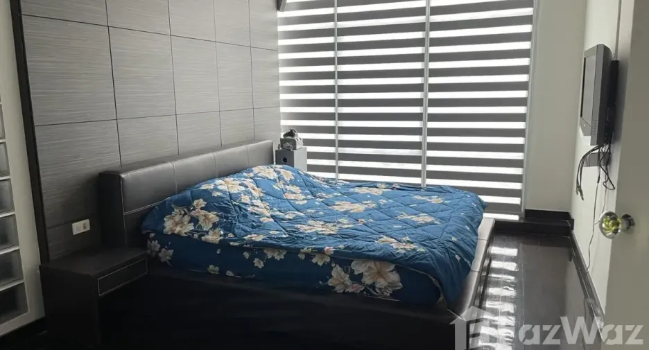 For rent 3 bedrooms condo in Sathon, Bangkok