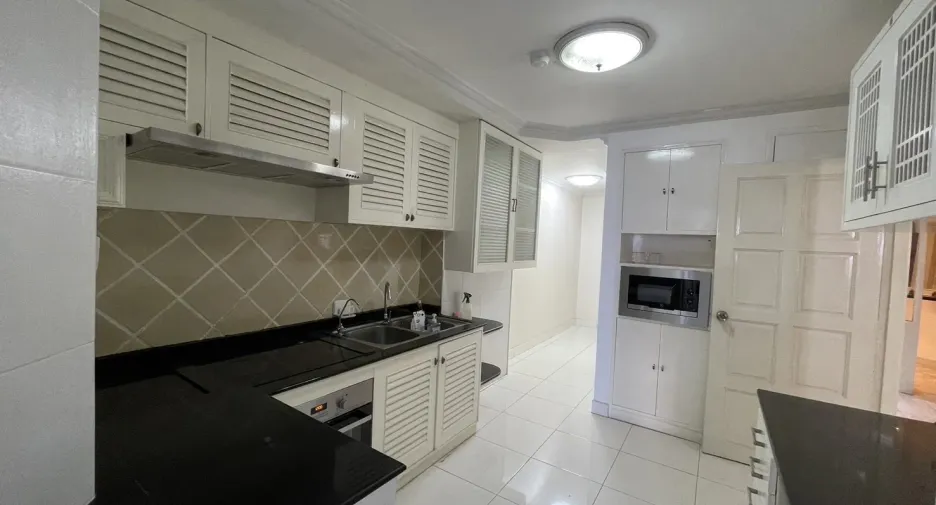 For rent 3 bedrooms condo in Watthana, Bangkok
