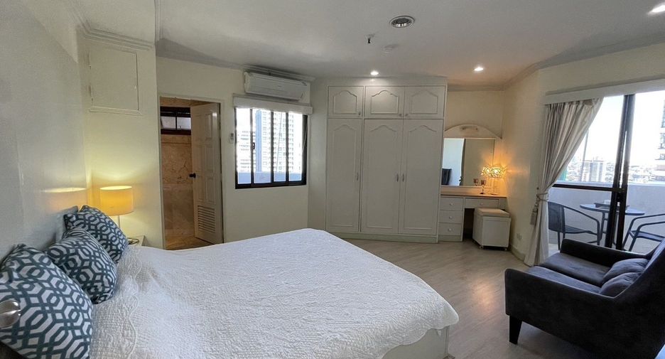 For rent 3 bedrooms condo in Watthana, Bangkok