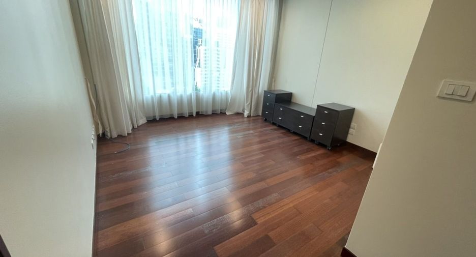 À louer 4 chambres condo à Pathum Wan, Bangkok