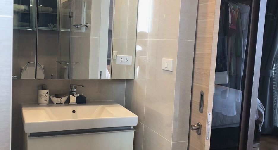 For rent 2 bedrooms condo in Khlong Toei, Bangkok